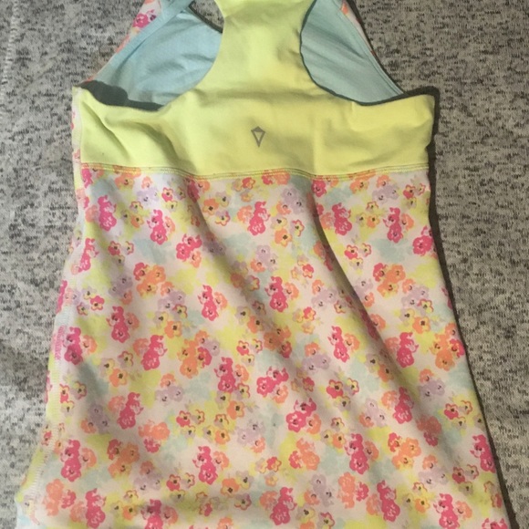 EUC Girls 8 🍋Ivivva by lulu🍋 tank pastel flowers - Picture 2 of 3